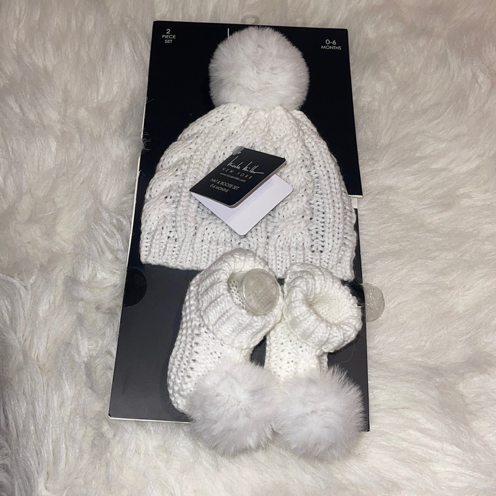 Nicole Miller Knitted baby Hat and sock set